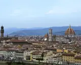 Panoramica della capitale della Toscana, Firenze, con il Duomo e Palazzo Vecchio che dominano lo skyline.