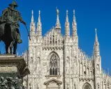 Statua equestre e Duomo di Milano, un'ottima idea per cosa visitare a Milano in un giorno.
