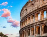 Il Colosseo al tramonto, un'icona da non perdere per chi pianifica cosa visitare a Roma in 4 giorni.