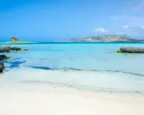 Spiagge Alghero e dintorni: torre antica su isolotto, acque cristalline e sabbia bianca. Un paradiso sardo.