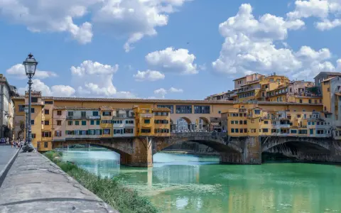 Ponte Vecchio a Firenze, un'icona da non perdere se ti chiedi cosa vedere a Firenze in un giorno.