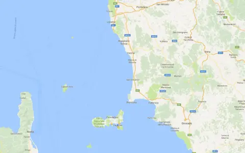 Mappa dell'Arcipelago Toscano, con l'Isola d'Elba e Portoferraio ben visibili. Si trova nel Mar Tirreno, a est della Corsica.