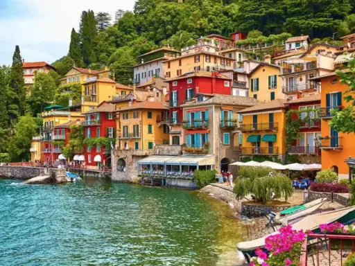 Colorate case affacciate su un lago azzurro, un angolo di pace vicino Milano.
