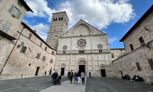 Basilica di San Francesco, Assisi. Un'idea di cosa vedere ad Assisi in un giorno, tra piazze e architetture storiche.