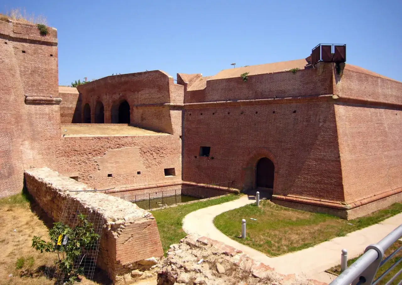 Fortezza Medicea a Grosseto: un'idea di cosa vedere a Grosseto in un giorno, tra mura imponenti e scorci storici.