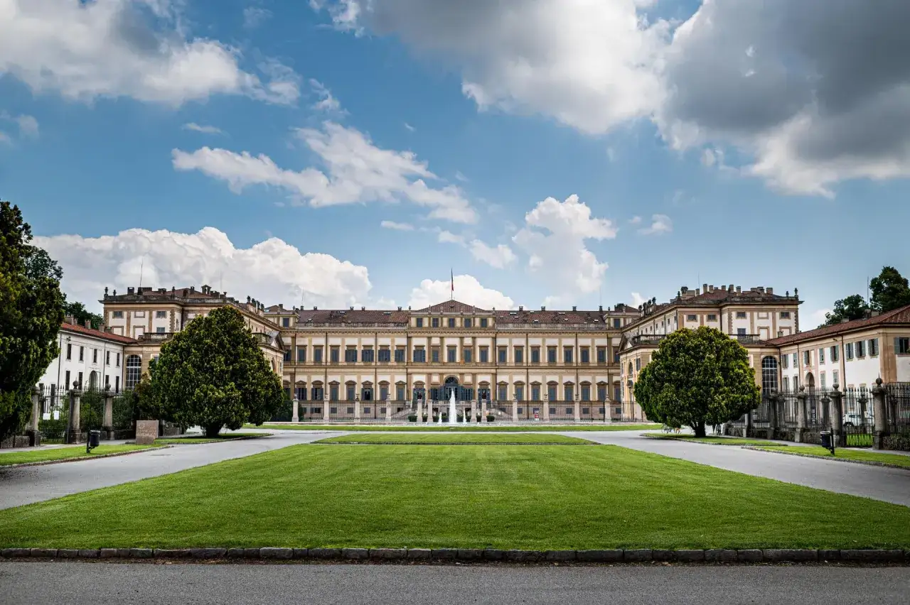 Villa Reale di Monza, un must per chi cerca cosa vedere a Monza in un giorno. Imponente architettura e giardini curati.